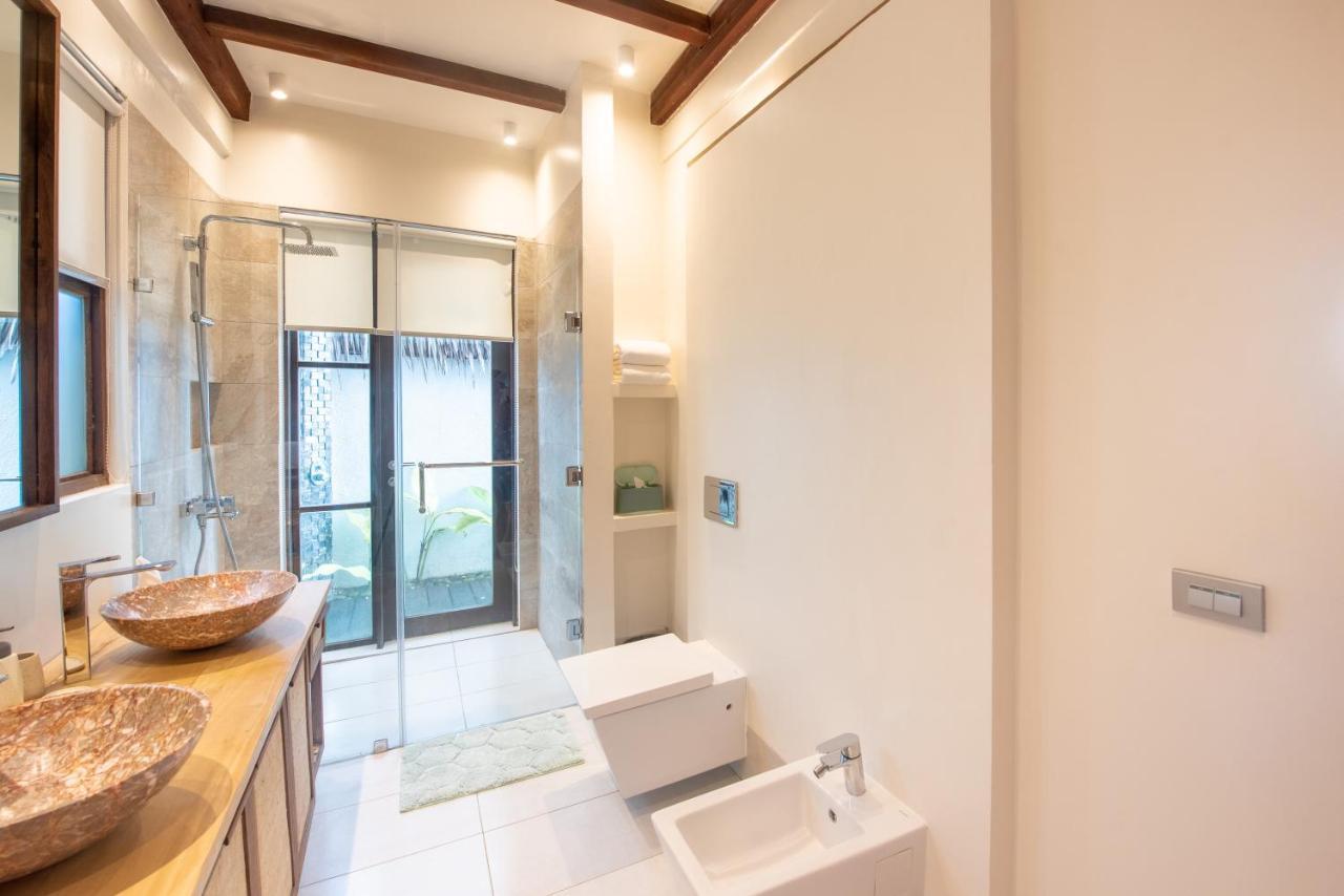 L'Osteria Luxe Beachfront B&B General Luna  Bagian luar foto