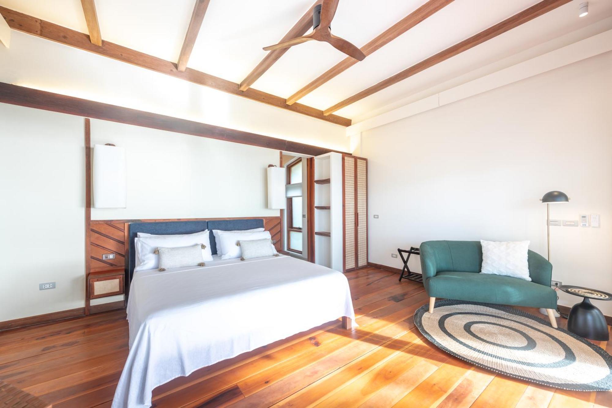 L'Osteria Luxe Beachfront B&B General Luna  Bagian luar foto