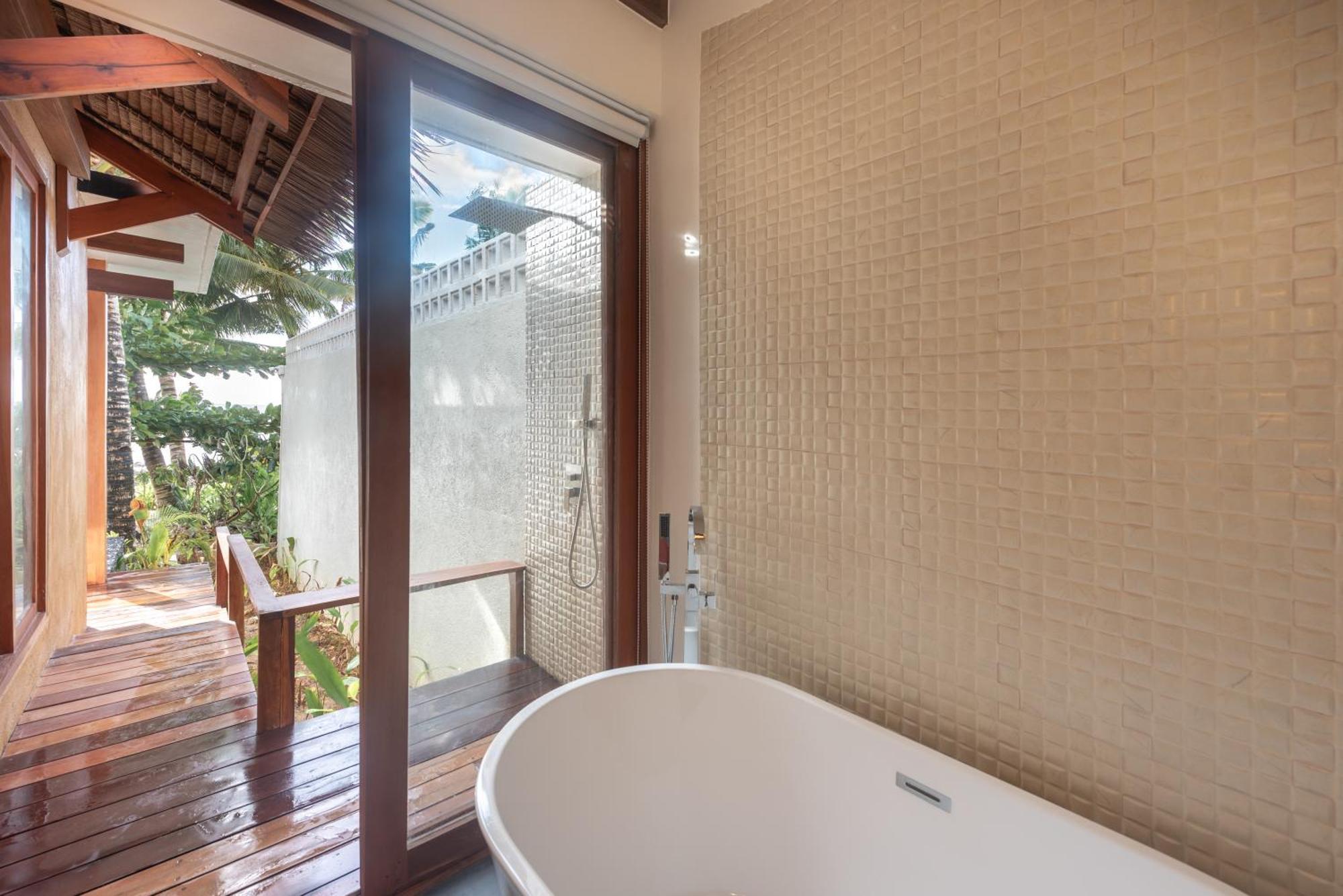 L'Osteria Luxe Beachfront B&B General Luna  Bagian luar foto