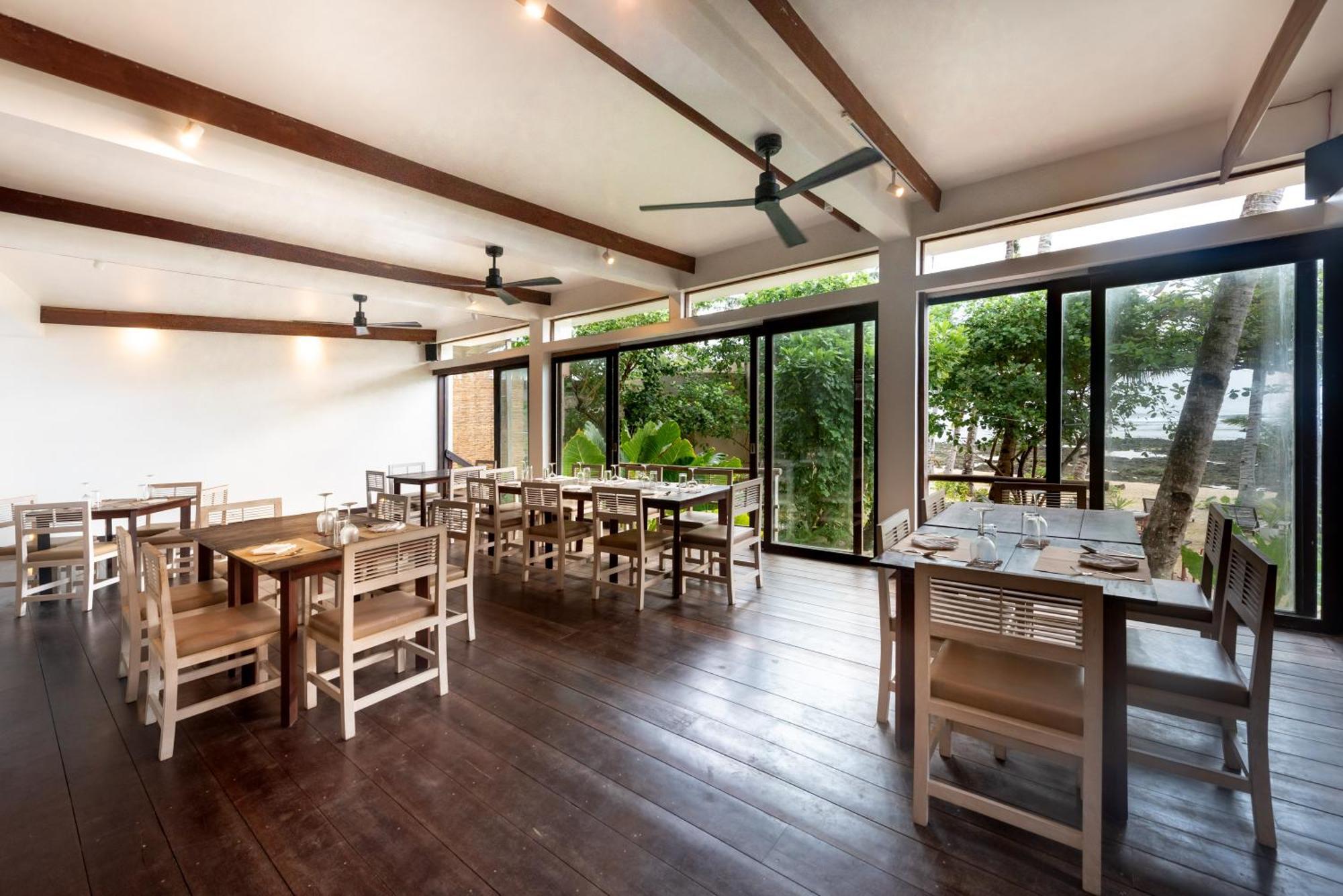 L'Osteria Luxe Beachfront B&B General Luna  Bagian luar foto